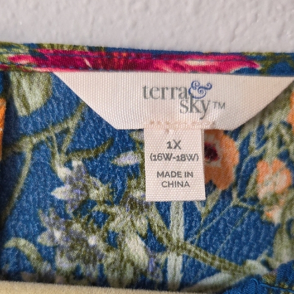 Terra & Sky Multicolor Floral Blouse - Picture 2 of 8